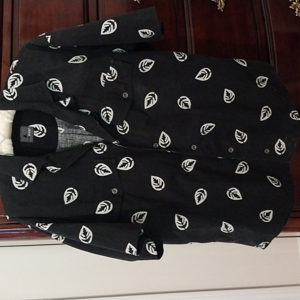 Liz wear cotton shirt.